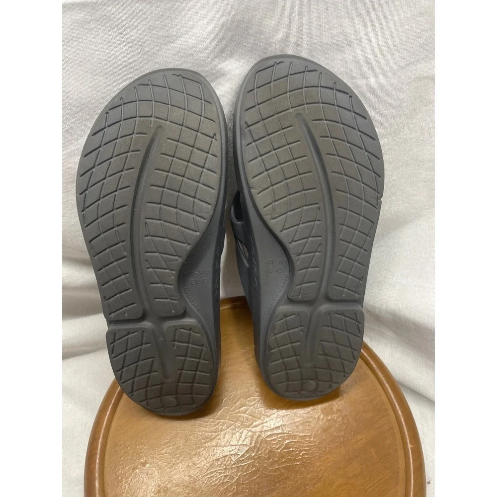 OOFOS Original Sandals M 10 W12 Grey Recovery Flip Flops Orthopedic‎ Comfort